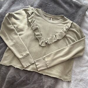 EUC Women’s Free People ooh la Ruffled Sweatshirt Size M Vintage Olive
